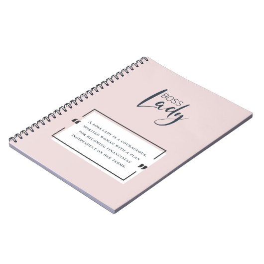 Baas Vrouw Logo Motiverende Spreuk Roze Rozeachtig Notitieboek (Linkerzijde)