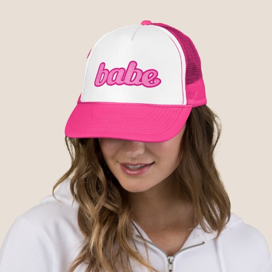 babe text denim stijl hete roze en wit trucker pet (In situ)