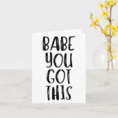 Babe You Got This - Uplifting Motivational Slogan Kaart (Gele Bloem)