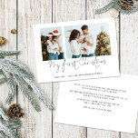 Baby 1st Kerstmis 2 Foto's Script Announce Feestdagenkaart<br><div class="desc">Baby eerste Kerstmis 2 het Manuscript van Foto's en de facultatieve Aankondiging van de Geboorteplaats vervangt eenvoudig de twee steekproeffoto's met uw eigen en personaliseer met uw groet en namen bij de bodem en bericht op de rug. Mijn eerste Kerstmis is in een stijlvol set script.</div>