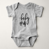 Baby #4 Zwart handgeschreven script Romper (Voorkant)