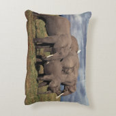 Baby Afrikaanse Olifant met familie Accent Kussen (Achterkant (Verticaal))