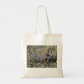 Baby-alligator rustend in moerasgras in Florida Tote Bag (Voorkant)