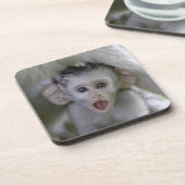 Baby baviaan onder zijn moeder onderzetter (Linkerzijde)