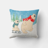 Baby Beer op slee in wintersneeuw een feestelijke  Kussen (Achterkant)