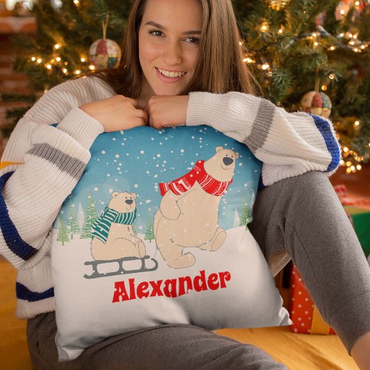 Baby Beer op slee in wintersneeuw een feestelijke  Kussen