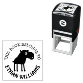 Baby beuzelt zelfinkend stempel Dit boek behoort t (In situ)