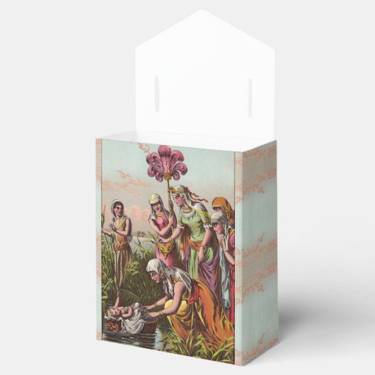 Baby beweegt zich in een mand bedankdoosjes (Geopend)