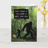 Baby Bigfoot, ruik mijn voeten Halloween Kaart (Gele Bloem)