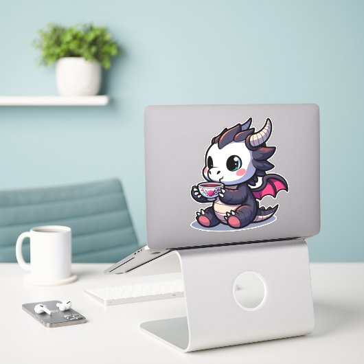 Baby Black Dragon Drink thee of koffie Sticker (Laptop op bureau)