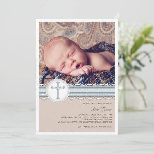 Baby blauw | Beige Photo Christening Invitation Kaart (Staand voorkant)