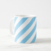 Baby Blauw en Wit Groot Diagonaal Streepjespatroon Koffiemok (Voorkant links)