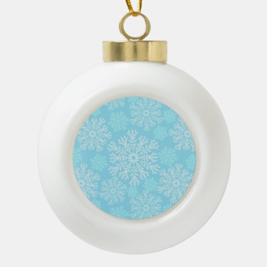Baby blauw en wit Kerstmis Sneeuwvlokken patroon Keramische Bal Ornament (Voorkant)
