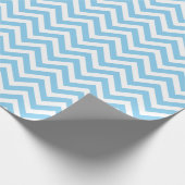 Baby Blauw en Wit Kleine Grootte Chevron Strepen Cadeaupapier (Hoek)
