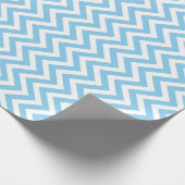 Baby Blauw en Wit Kleine Verticale Chevron Strepen Cadeaupapier (Hoek)