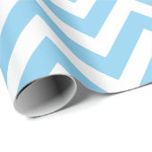 Baby Blauw en Wit Medium Size Chevron Stripes Cadeaupapier (Rol Hoek)