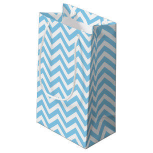 Baby Blauw en Wit Medium Size Horizontale Chevron Klein Cadeauzakje