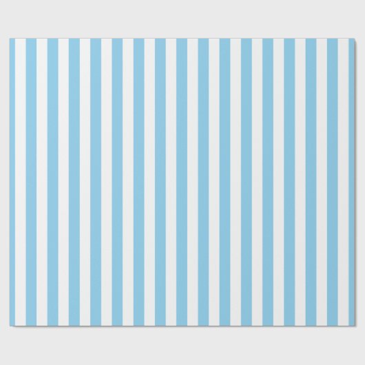Baby Blauw en Wit Medium Size Verticale Stripes Cadeaupapier (Vlak)