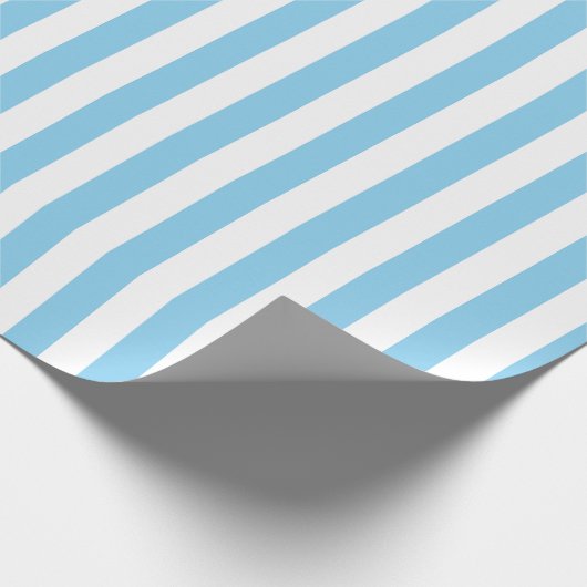 Baby Blauw en Wit Medium Size Verticale Stripes Cadeaupapier (Hoek)