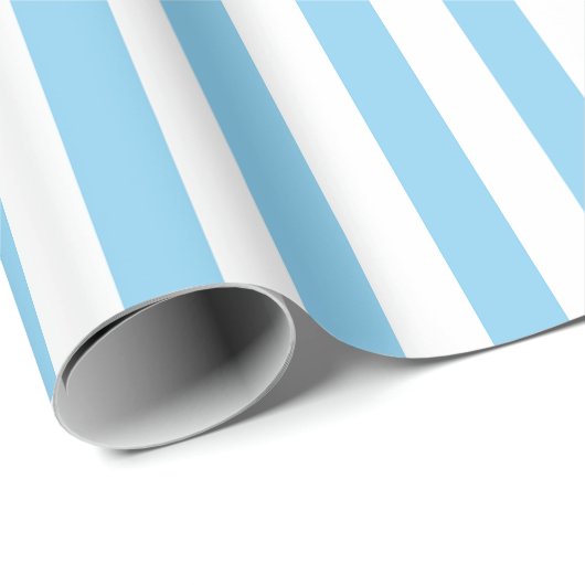 Baby Blauw en Wit Medium Size Verticale Stripes Cadeaupapier (Rol Hoek)