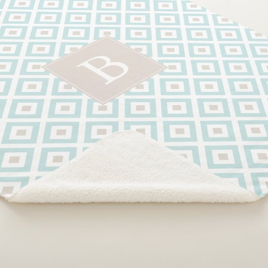 Baby blauw geometrisch patroon monogram sherpa deken (3/4)