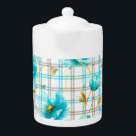 Baby blauwe bloemen op een geruite achtergrond the theepot<br><div class="desc">De Baby Blue Flowers op een geruite achtergrond theepot heeft delicate bloemen tegen een charmant geruit patroon,  waardoor een mix van elegantie en grilligheid ontstaat. Deze theepot is perfect voor het toevoegen van een vleugje  charme aan elke theebijeenkomst.</div>