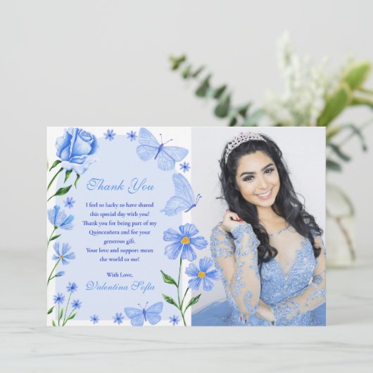 Baby Blauwe Bloemen Vlinders Foto Quinceañera Bedankkaart (Staand voorkant)