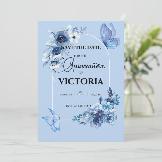 Baby blauwe boog bloemenvlinders Quinceañera Save The Date (Staand voorkant)