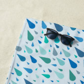 Baby blauwe regendruppels monogram strandlaken (In situ)