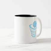 Baby Blue Basketball Tweekleurige Koffiemok (Voorkant rechts)