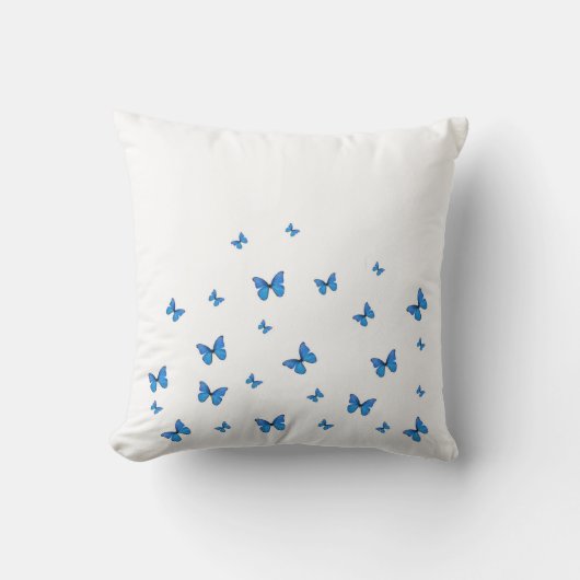 BABY BLUE BUTTERFLIES OP WITTE KUSSEN (Voorkant)