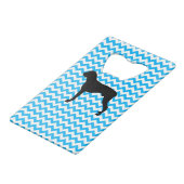 Baby Blue Chevron met Boxer Silhouette Creditkaart Flessenopener (Voorkant Gekanteld)