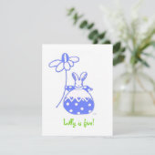 baby blue daisy bunny verjaardagsuitnodiging kaart (Staand voorkant)
