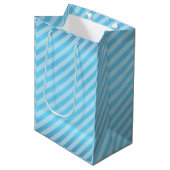 Baby Blue Diagonal Stripe Patroon Medium Cadeauzakje (Voorkant Gekanteld)