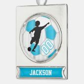 Baby Blue en White Personaliseer Boy Soccer Player Verzilverd Banner Ornament (Links)