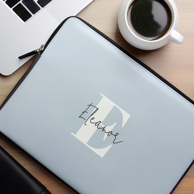 Baby Blue Modern Minimalist Monogrammed Laptop Sleeve (Creator heeft geüpload)
