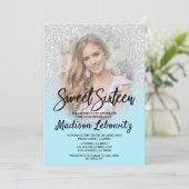 Baby Blue & Silver Glitter Sweet 16 Foto Uitnodigi Kaart (Staand voorkant)