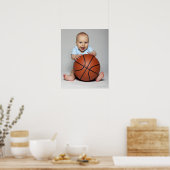 Baby boy (6-9 maanden) met basketbal, poster (Keuken)