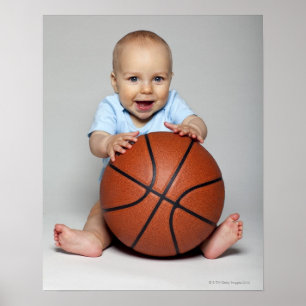 Baby boy (6-9 maanden) met basketbal, poster