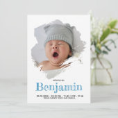 Baby Boy Blauw Manuscript Witte Stripe Birth Aankondiging (Staand voorkant)