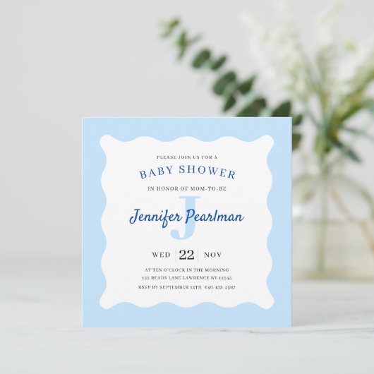Baby Boy Blue Monogram Shower Uitnodiging (Staand voorkant)