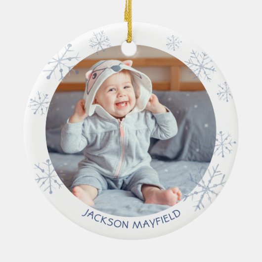 Baby Boy First Kerstfoto Blue Snowflake Name Keramisch Ornament (Achterkant)