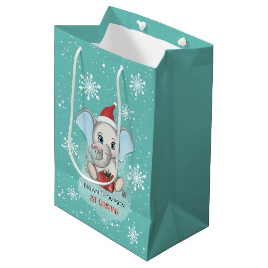 Baby Boy First Kerstmis Elephant Feestdagen Medium Cadeauzakje (Voorkant Gekanteld)