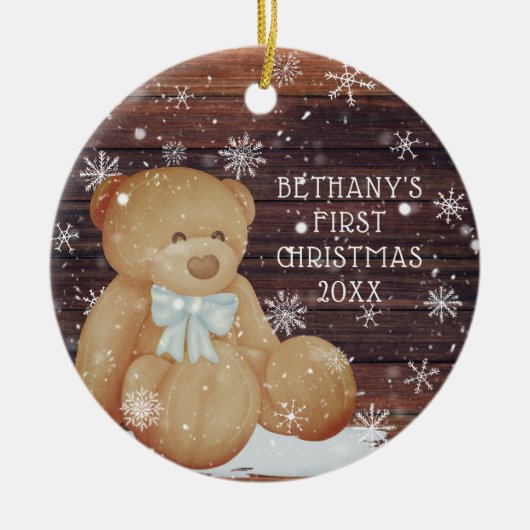 Baby Boy First KerstTeddy Bear Wood Snow Keramisch Ornament (Voorkant)