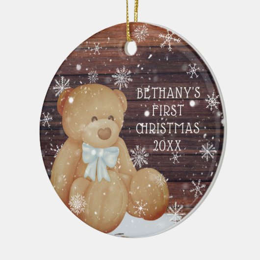 Baby Boy First KerstTeddy Bear Wood Snow Keramisch Ornament (Links)