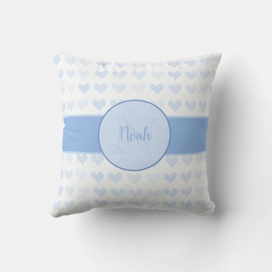 Baby Boy First Name Blue Monogram Heart Patroon Kussen (Achterkant)