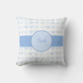 Baby Boy First Name Blue Monogram Heart Patroon Kussen (Voorkant)