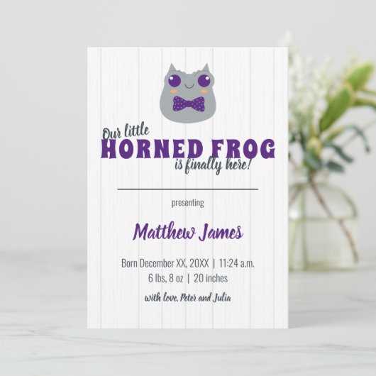 Baby Boy Horned Frog Paarse Vertical Baby Aankondiging (Staand voorkant)