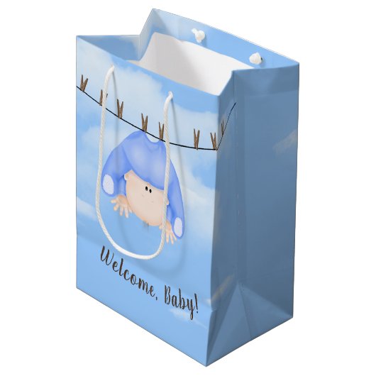 Baby Boy op Clothesline Medium Gift Bag Cadeauzakje (Voorkant Gekanteld)