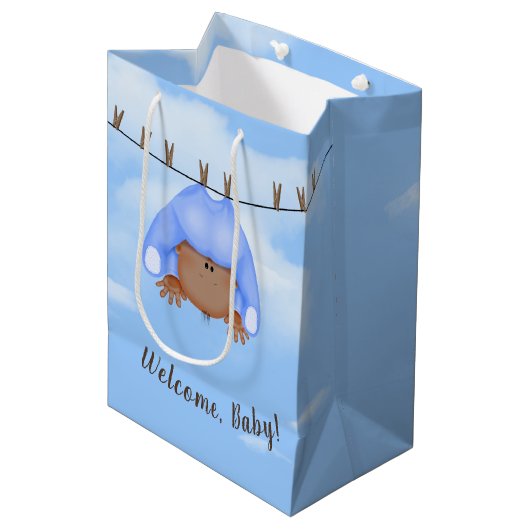 Baby Boy op Clothesline Medium Gift Bag Medium Cadeauzakje (Voorkant Gekanteld)